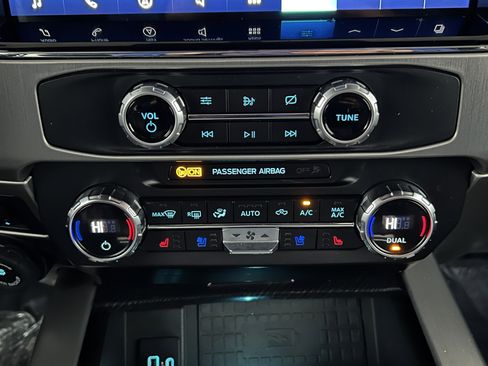 Used 2022 Ford F350 Platinum w/ Tremor Off-Road Package image 28