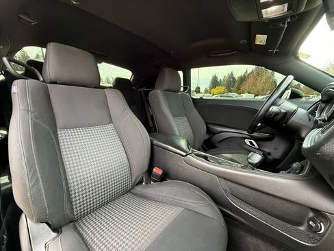 Used 2018 Dodge Challenger SXT RWD image 16