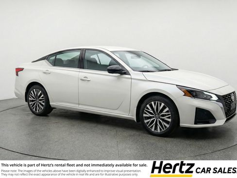 Used 2025 Nissan Altima 2.5 SV FWD image 1
