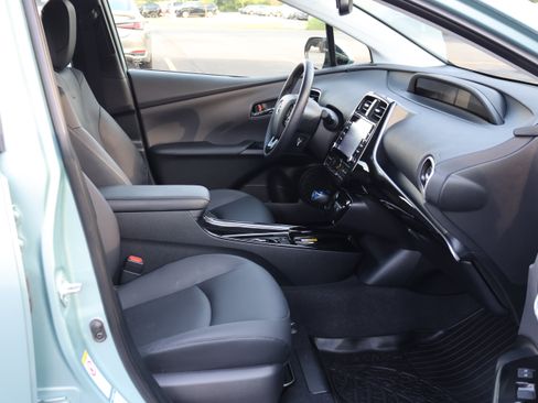 Used 2020 Toyota Prius XLE AWD/4WD image 36