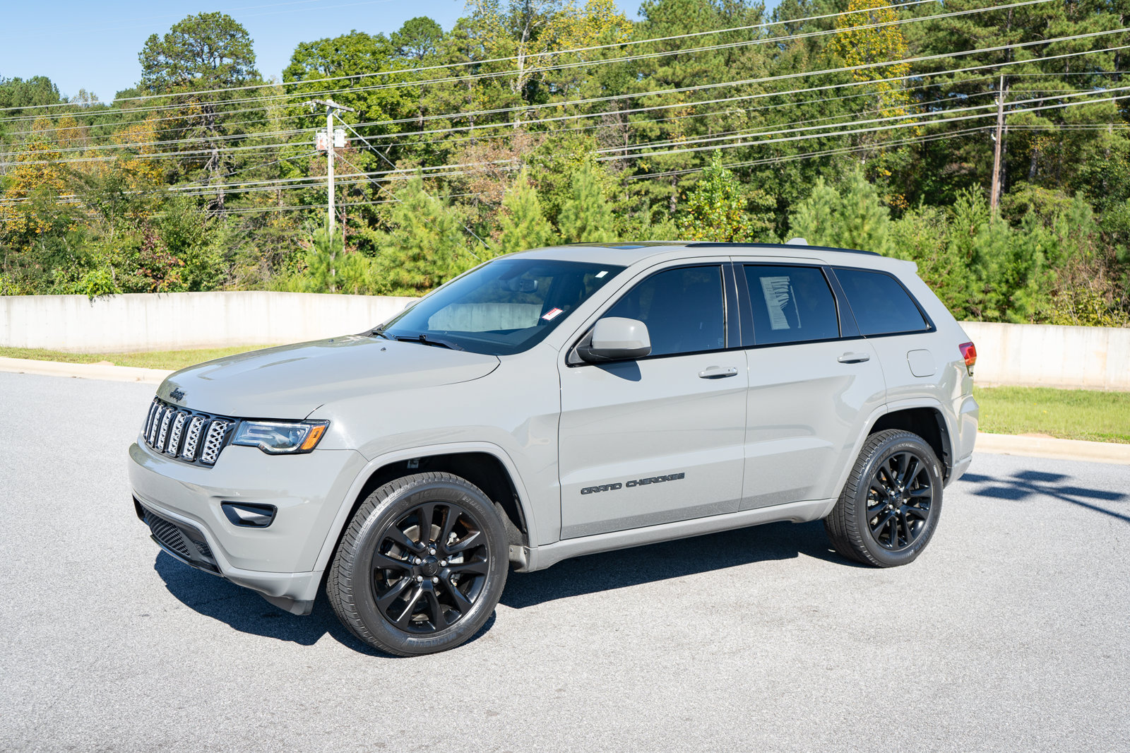 Used 2020 Jeep Grand Cherokee Altitude AWD/4WD image 3