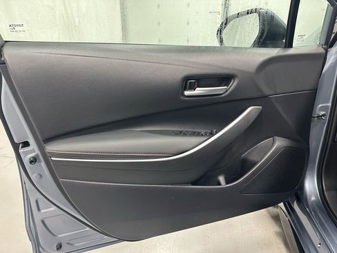 Used 2025 Toyota Corolla SE w/ SE Premium Package image 8