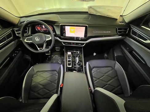 New 2026 Volkswagen Atlas Peak Edition AWD/4WD image 13