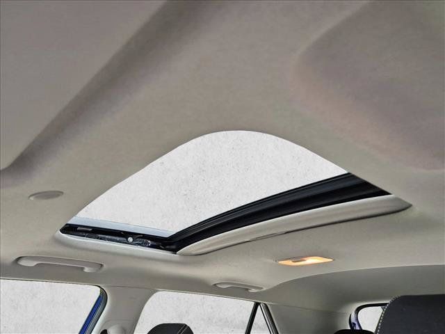 Used 2022 Hyundai Venue SEL FWD image 21