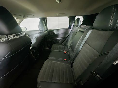 Used 2024 Mitsubishi Outlander SE image 29