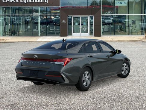 New 2026 Hyundai Elantra SE FWD image 4