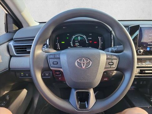 Used 2025 Toyota Camry LE w/ Convenience Package image 19