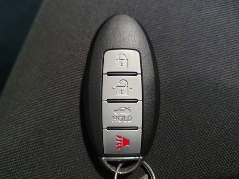 Used 2021 Nissan Versa SV image 32