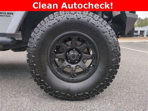 Used 2014 Jeep Wrangler Unlimited Freedom Edition image 11