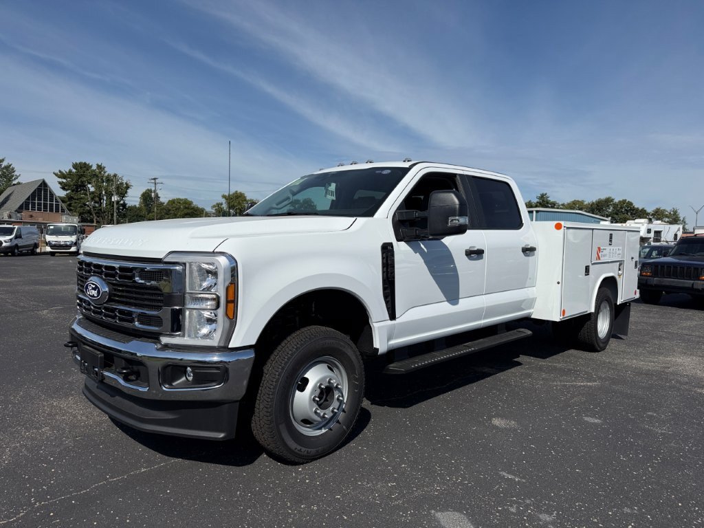 New 2027 Ford F350 XL w/ XL Chrome Package AWD/4WD image 3