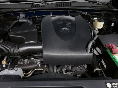 Used 2016 Toyota Tacoma SR5 w/ SR5 Appearance Package (SN) image 39