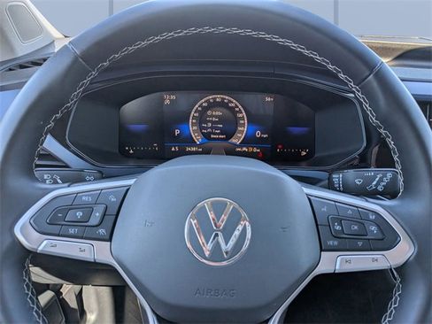 Certified 2024 Volkswagen Taos SE image 33