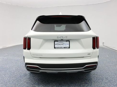 Used 2024 Kia Sorento EX image 4