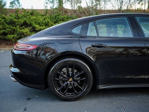 Used 2018 Porsche Panamera 4 image 10