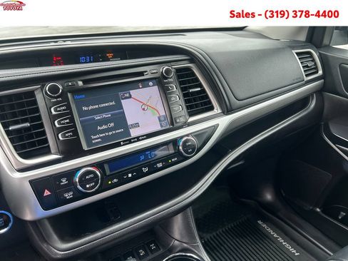 Certified 2018 Toyota Highlander SE AWD/4WD image 16