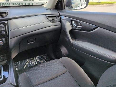 Used 2020 Nissan Rogue SV FWD image 18