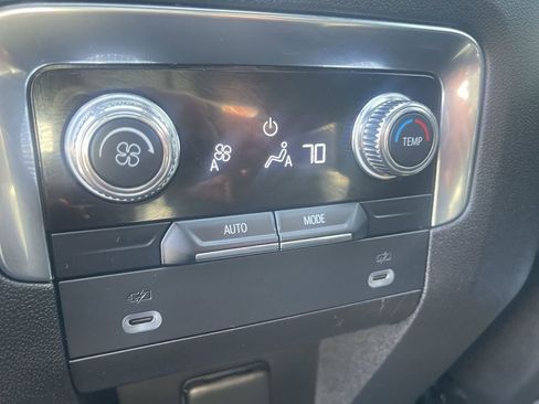Used 2023 GMC Yukon SLT AWD/4WD image 31