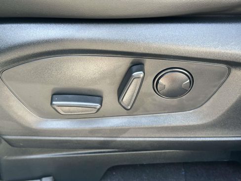 Used 2023 Ford Explorer XLT w/ Equipment Group 202A AWD/4WD image 22
