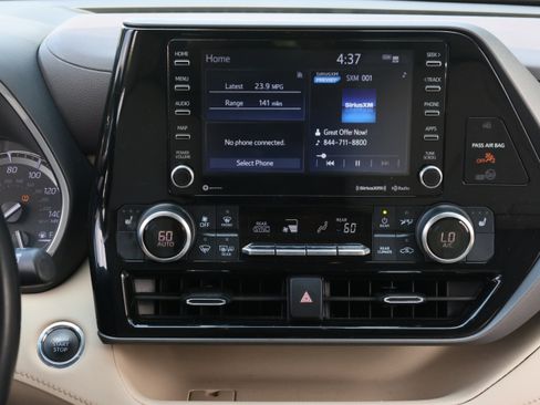 Used 2022 Toyota Highlander XLE FWD image 8