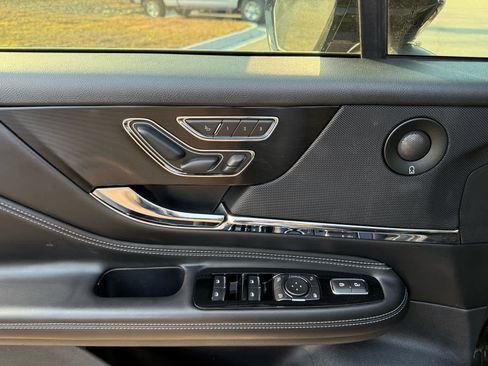 Used 2020 Lincoln Corsair Reserve w/ Equipment Group 202A image 13