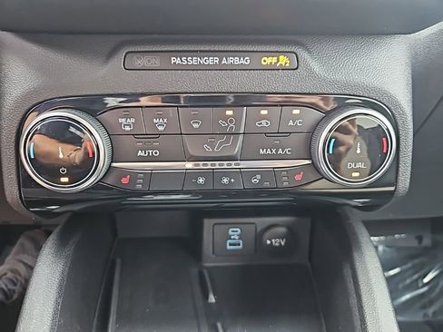 Used 2022 Ford Escape Titanium w/ Titanium Elite Package image 17