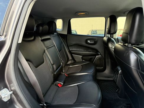 Used 2019 Jeep Compass Latitude FWD image 17