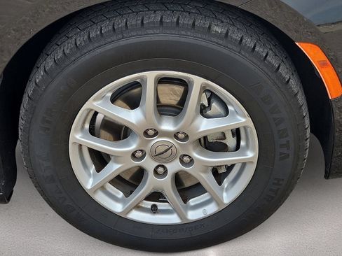 Used 2023 Chrysler Pacifica Touring-L FWD image 11