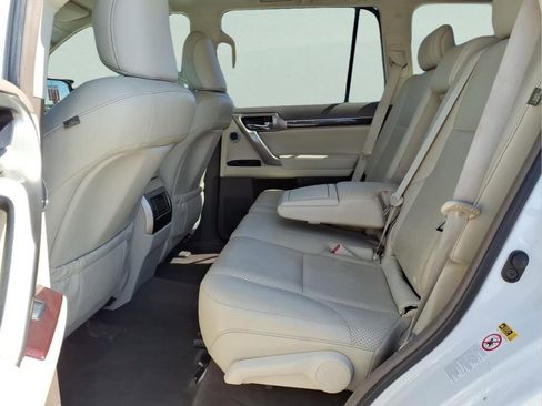 Used 2018 Lexus GX 460 Luxury w/ Preferred Accessory Package image 17