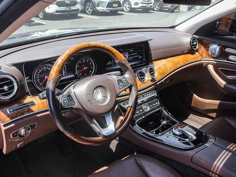 Used 2017 Mercedes-Benz E 300 image 22
