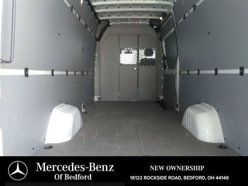 Used 2024 Mercedes-Benz Sprinter 2500 image 6