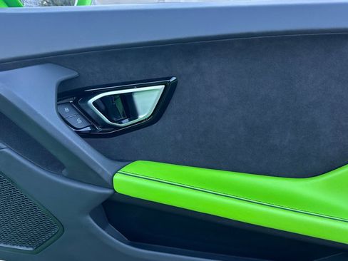 Used 2021 Lamborghini Huracan EVO image 32