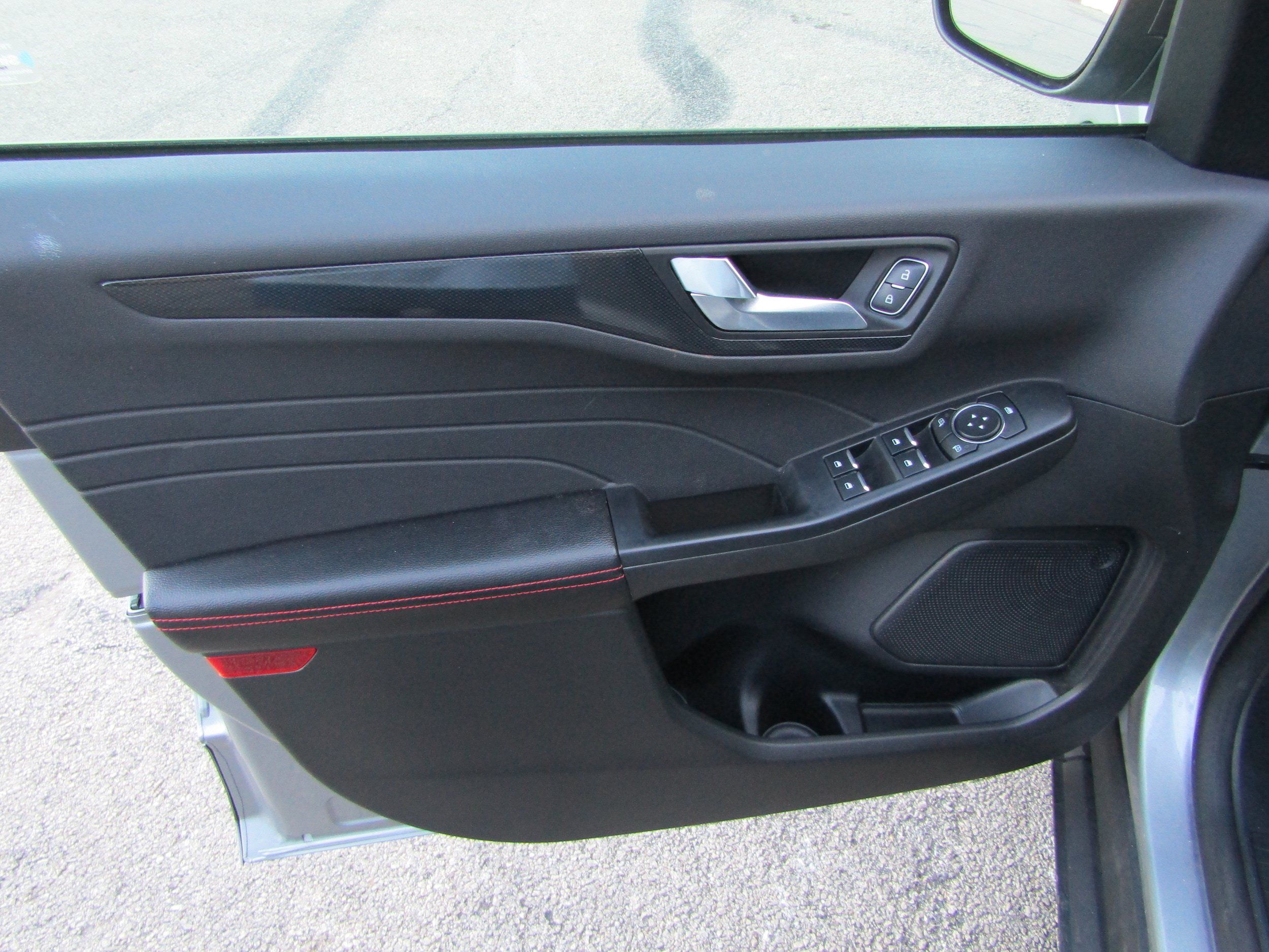 Used 2024 Ford Escape ST-Line w/ Tech Pack #1 AWD/4WD image 10