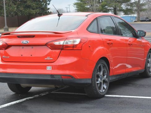 Used 2014 Ford Focus SE w/ Equipment Group 201A FWD image 5