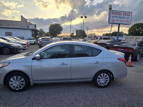 Used 2017 Nissan Versa SV FWD image 2