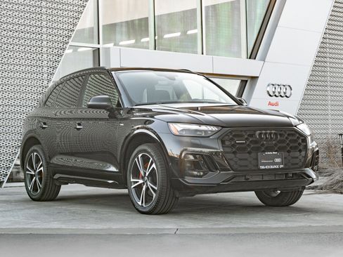 Certified 2025 Audi Q5 Prestige image 1