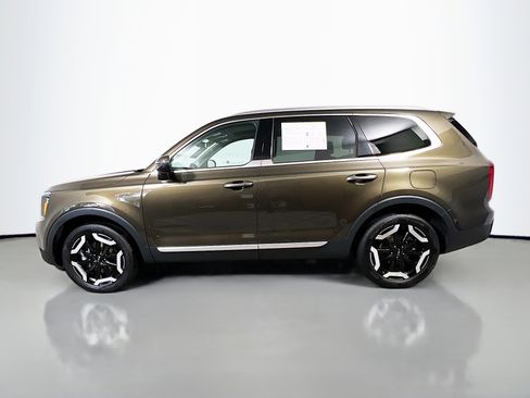 Used 2025 Kia Telluride S image 9
