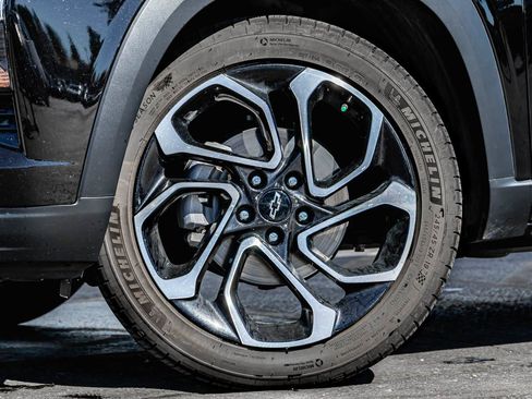 Used 2024 Chevrolet Trax RS FWD image 6