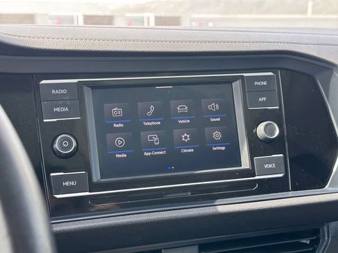 Used 2024 Volkswagen Jetta SE FWD image 14