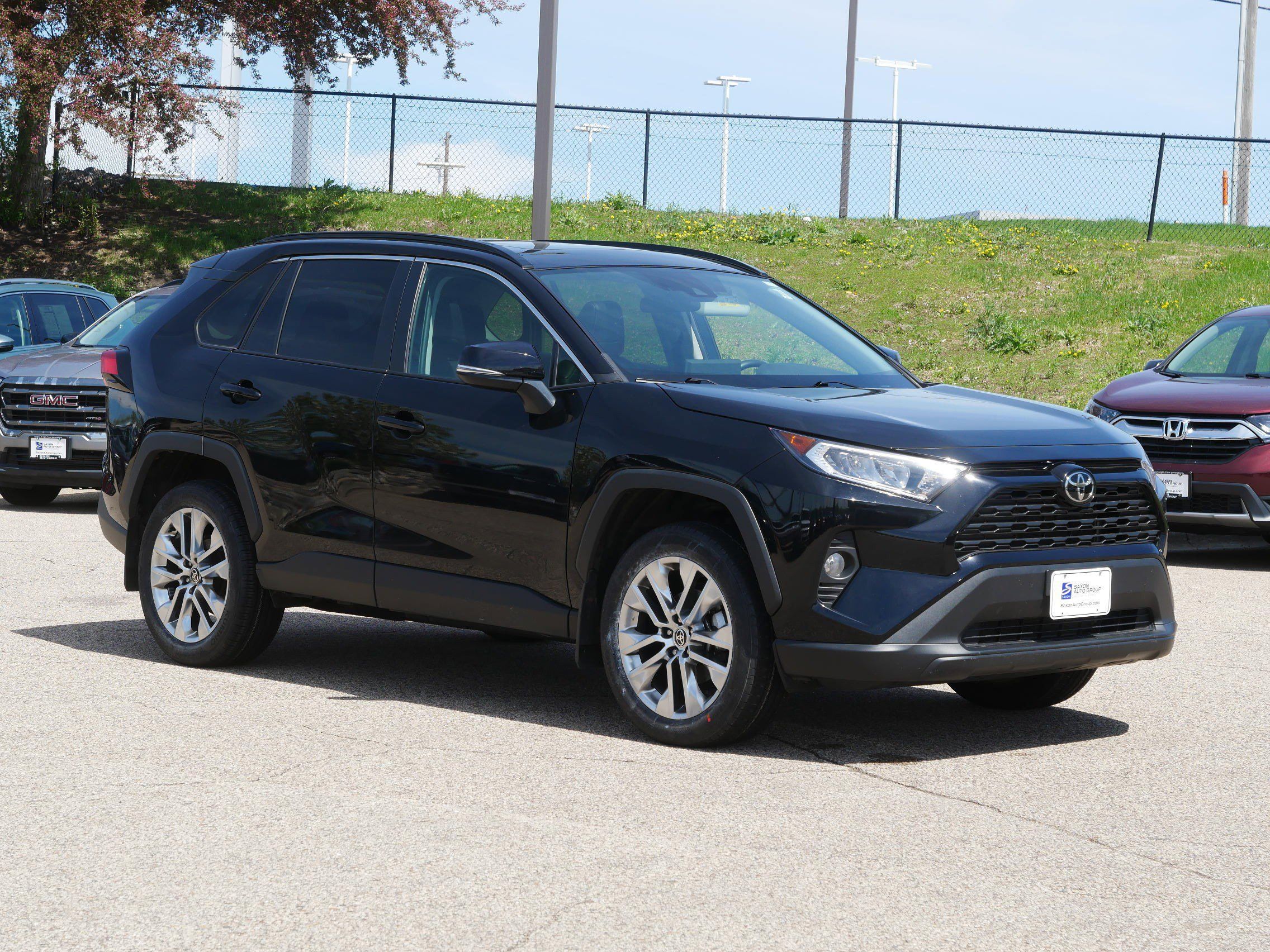 Used 2021 Toyota RAV4 XLE Premium AWD/4WD image 4