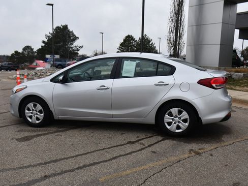 Used 2017 Kia Forte LX w/ LX Popular Package image 3