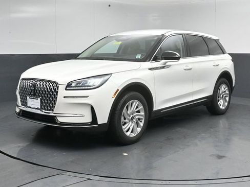 Used 2023 Lincoln Corsair AWD image 3