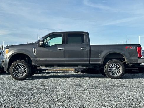 Used 2017 Ford F250 XLT w/ XLT Premium Package image 6