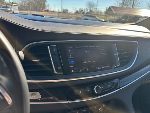 Used 2020 Buick Enclave Essence w/ Sound and Sites Package image 25