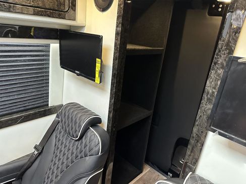 Used 2024 Mercedes-Benz Sprinter 3500 image 24