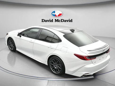 Used 2025 Toyota Camry XLE image 32