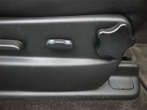 Used 2011 Chevrolet Suburban LT image 25