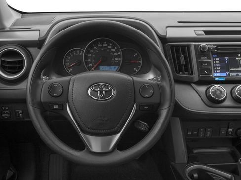 Used 2017 Toyota RAV4 LE AWD/4WD image 7