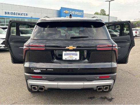 Used 2026 Chevrolet Traverse LT AWD/4WD image 12