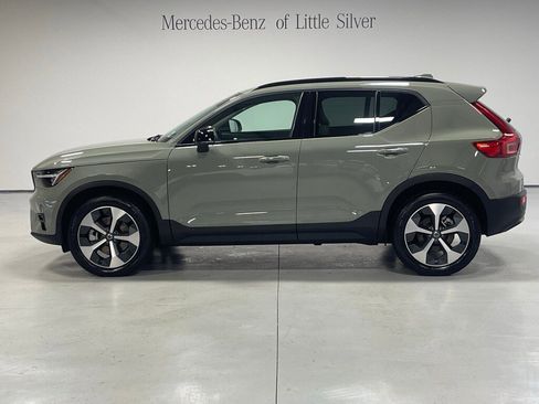 Used 2025 Volvo XC40 B5 Plus w/ Protection Package Premier image 2