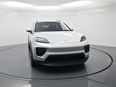 New 2026 Porsche Macan Electric RWD image 33